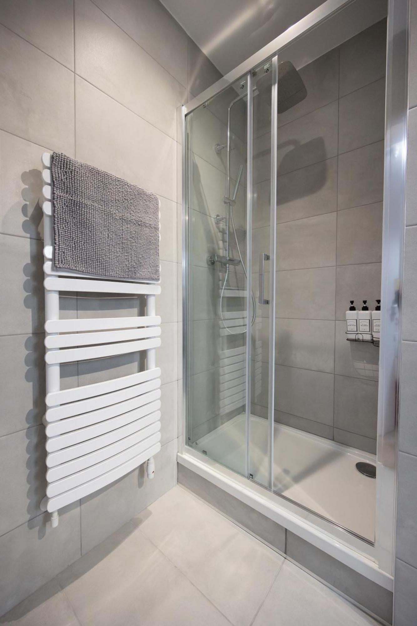דירות רדינג Stunning 3Br, Free Parking, Near Town Center, Long Term Discoun מראה חיצוני תמונה